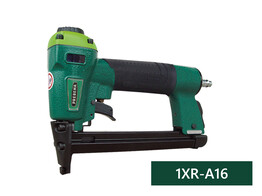 Promo set niettoestel 1XR-A16 met nieten in koffer